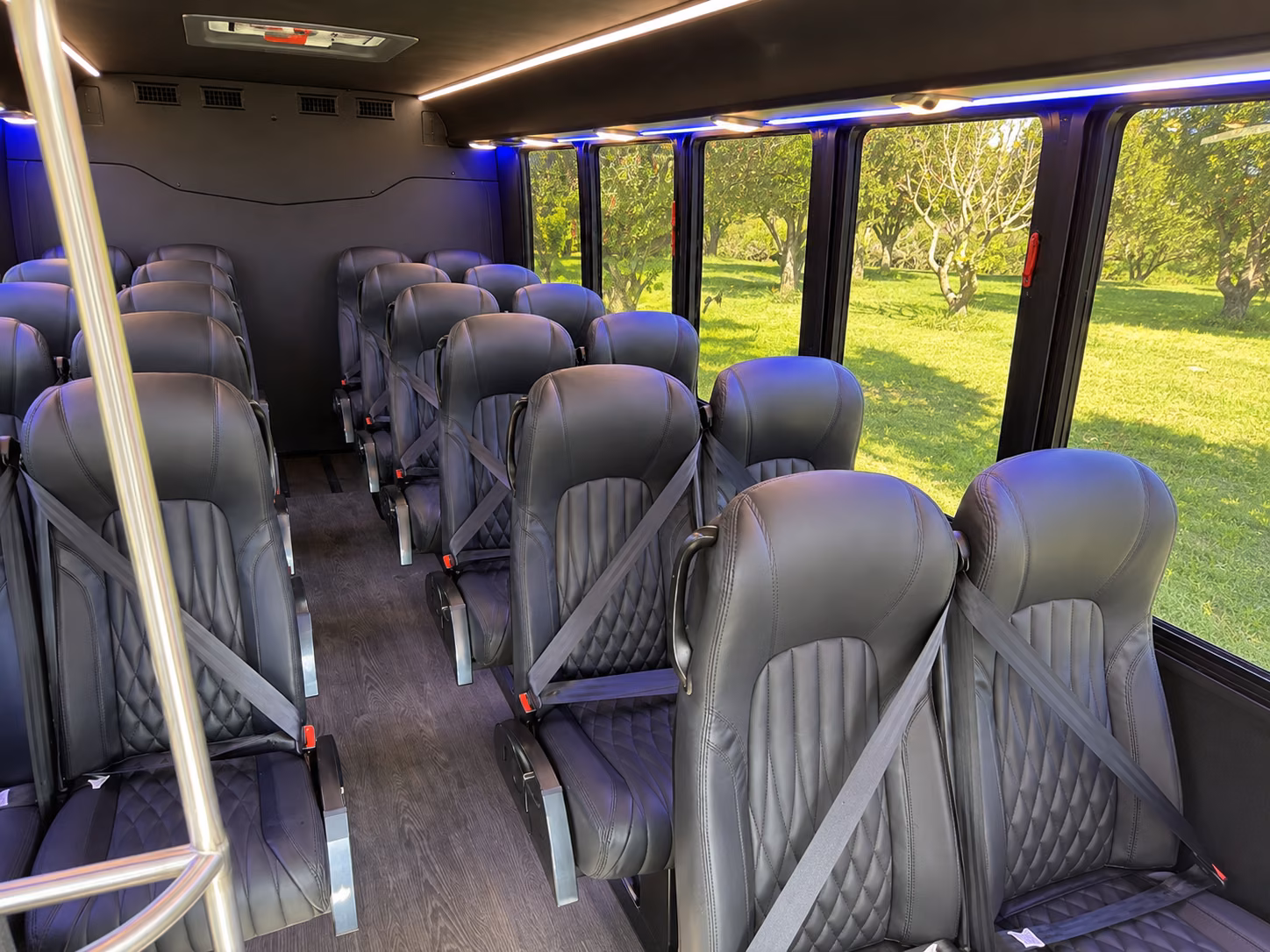 airport shuttle buses for knoxville wedding guests flying into mcghee tyson
