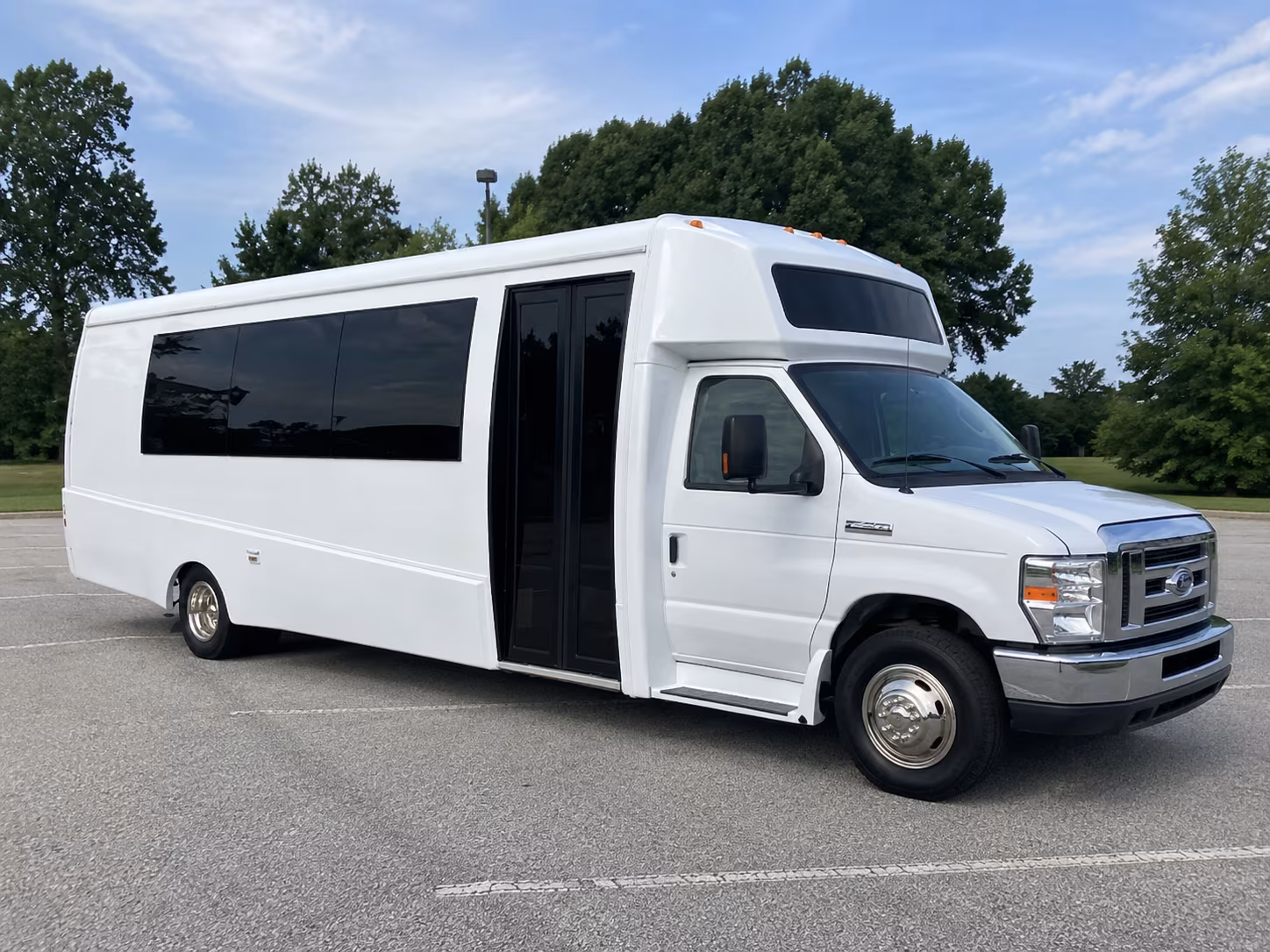 knoxville 18 passenger party bus