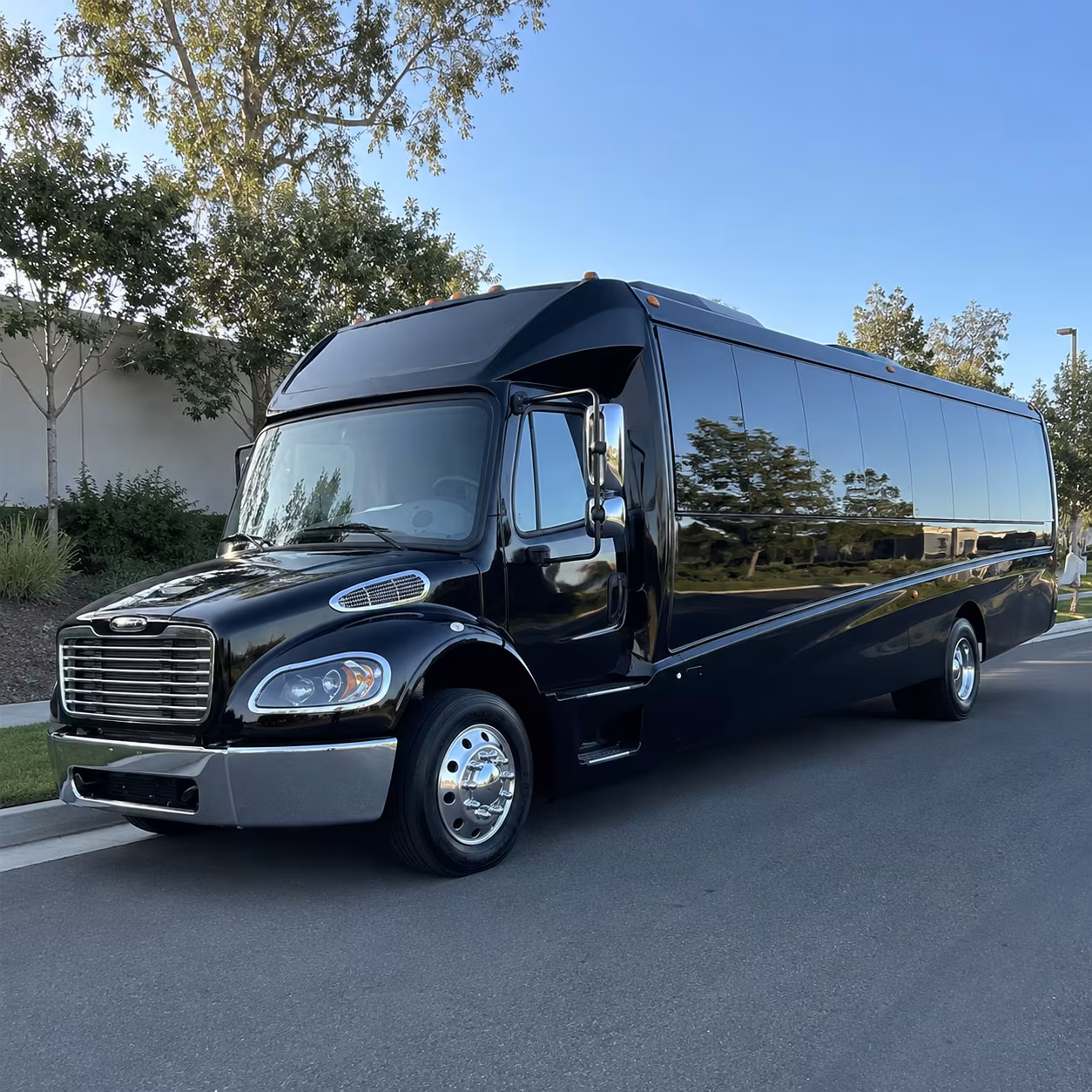 knoxville 28 passenger minibus