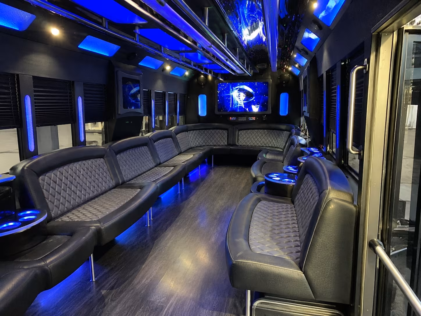 knoxville 28 passenger party bus interior