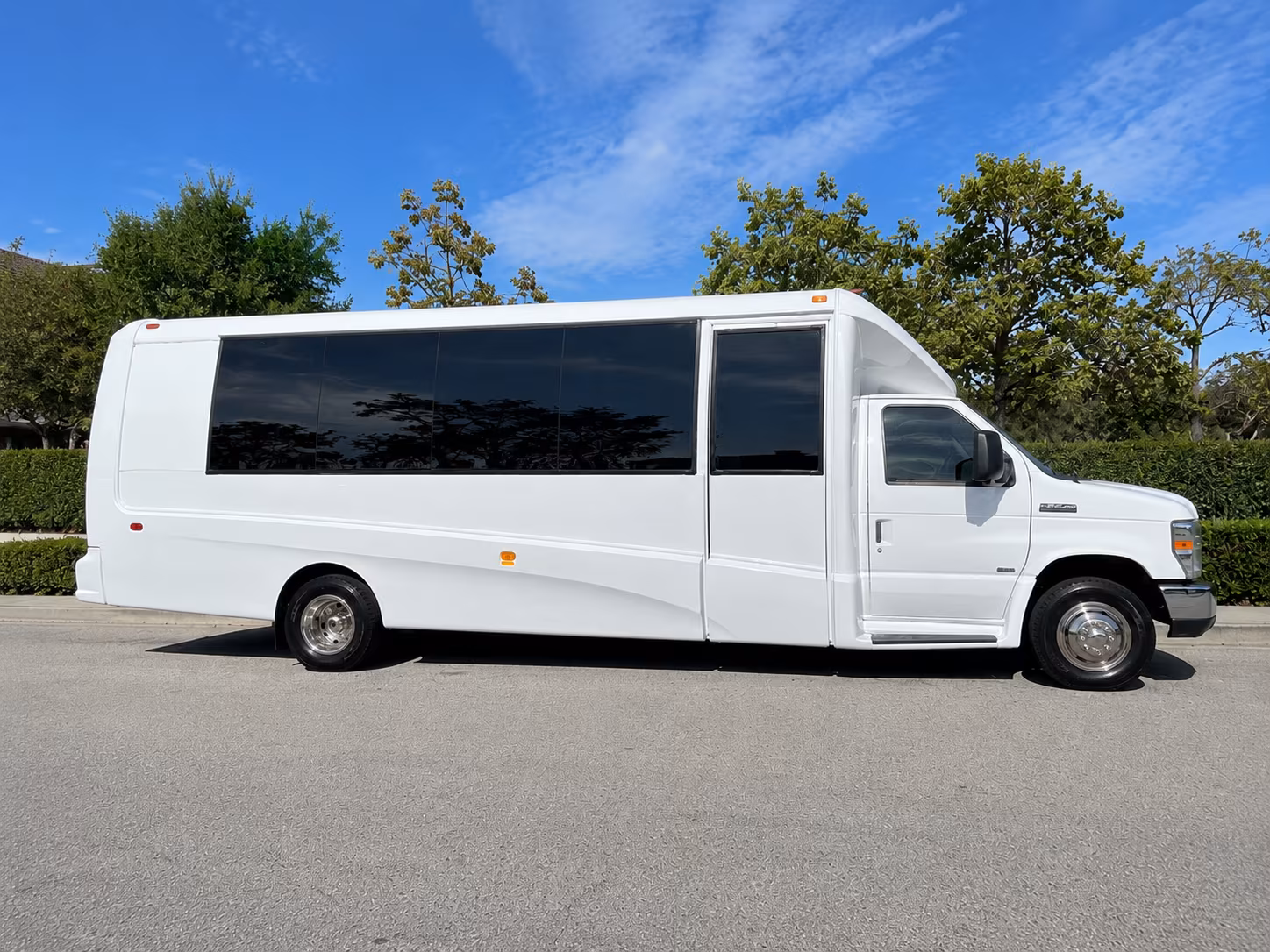 large scale shuttle buses for knoxville sporting events and corporate hospitality