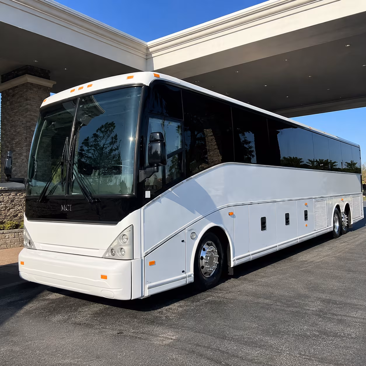 wine tour bus rentals for corporate groups and client entertainment in knoxville
